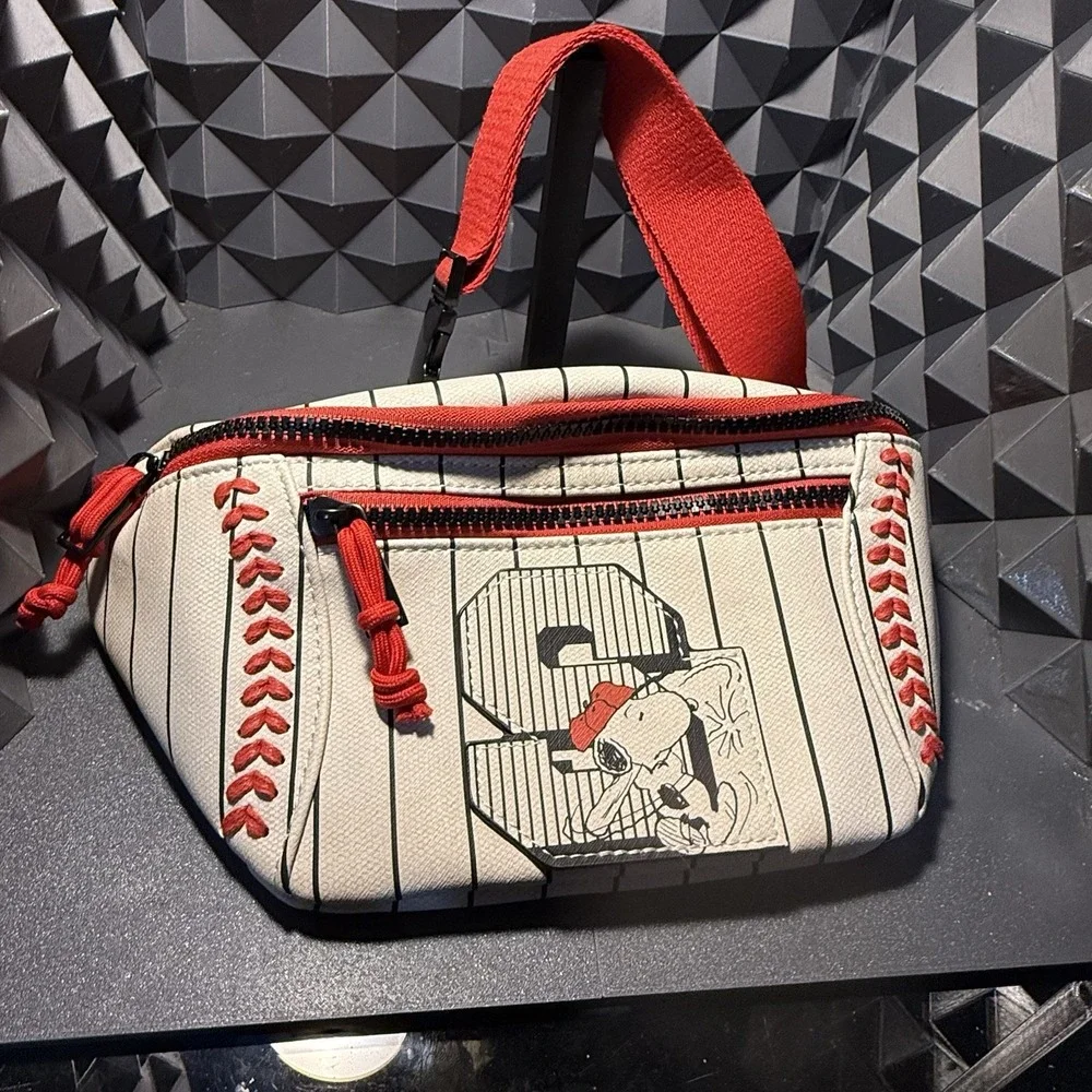 PEANUTS SNOOPY FANNY PACK WAIST PACK ADJUSTABLE STRAP BASEBALL RED/WHITE/BLACK